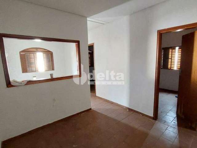 Casa para aluguel, 3 quartos, 1 vaga, Patrimônio - Uberlândia/MG