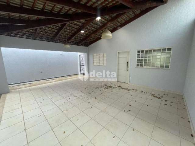 Casa para aluguel, 3 quartos, 1 suíte, 3 vagas, Centro - Uberlândia/MG