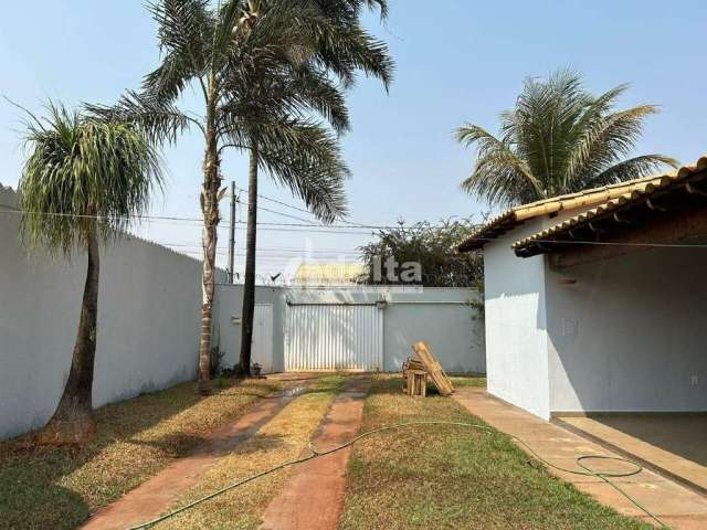 Casa para aluguel, 3 quartos, 1 suíte, 5 vagas, Jardim Brasília - Uberlândia/MG