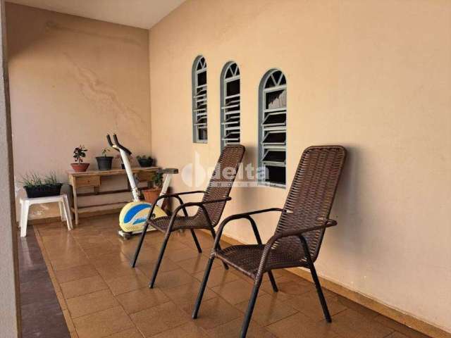 Casa à venda, 3 quartos, 1 suíte, 1 vaga, Segismundo Pereira - Uberlândia/MG