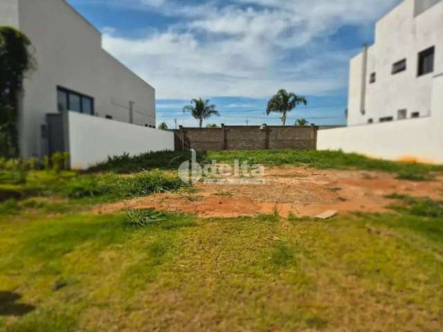 Terreno em condomínio disponível para venda no bairro Jardim Sul em Uberlândia-MG