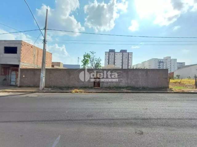 Terreno residencial/comercial à venda no bairro Laranjeiras em Uberlândia-MG