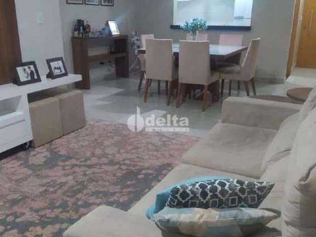 Apartamento disponível para venda no bairro Santa Mônica em Uberlândia-MG