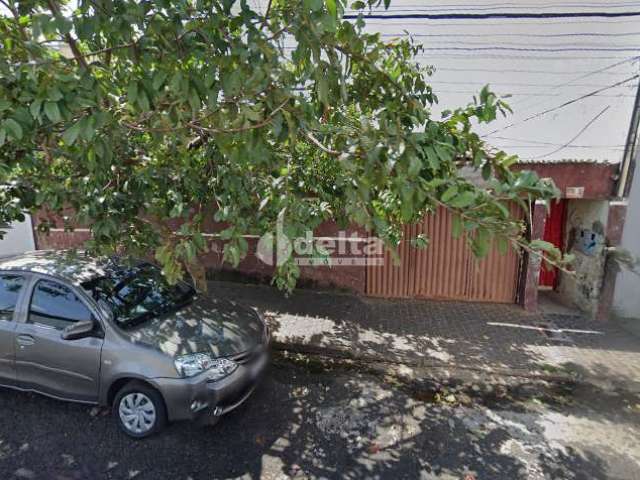 Terreno disponível para venda no bairro Brasil em Uberlândia-MG