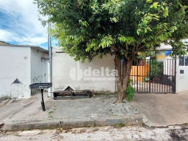 Terreno disponível para venda no bairro Santa Mônica em Uberlândia-MG