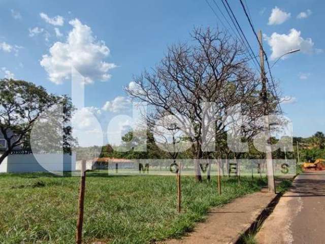 Terreno disponível para venda no bairro Jardim Karaíba em Uberlândia-MG