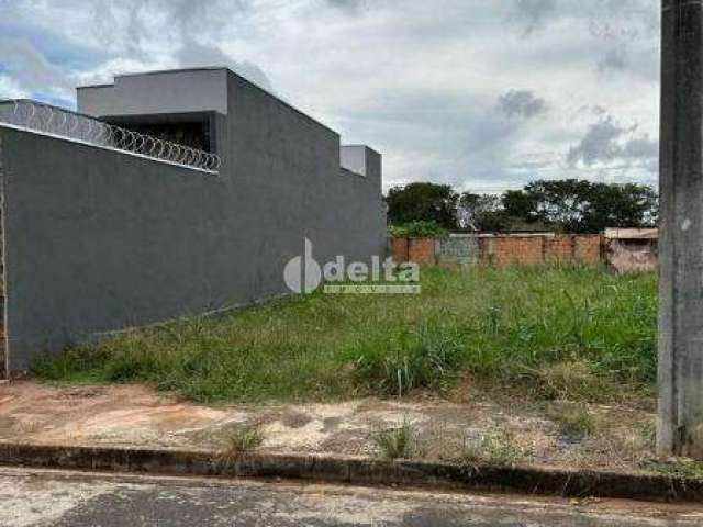 Terreno disponível para venda no bairro Granada em Uberlândia-MG