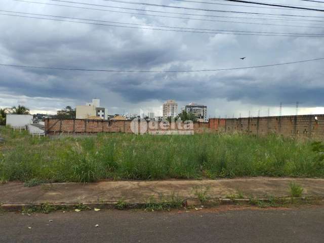 Terreno disponível para venda no bairro Morada da Colina em Uberlândia-MG