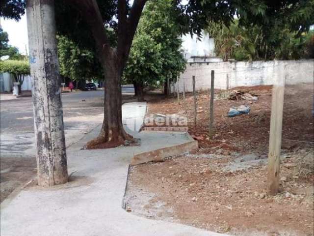 Terreno disponível para venda no bairro Daniel Fonseca em Uberlândia-MG