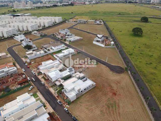 Terreno no Condomínio disponível para venda no bairro Gávea Sul em Uberlândia-MG