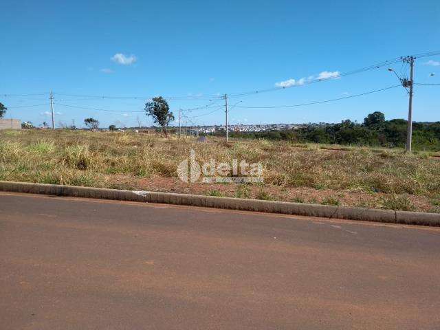 Terreno disponível para venda no bairro Laranjeiras em Uberlândia-MG