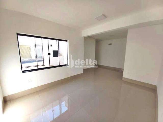 Casa comercial disponível para locação no bairro Osvaldo Rezende em Uberlândia-MG