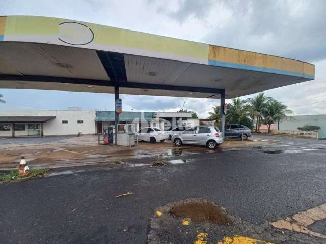 Loja disponível para locação no bairro Daniel Fonseca em Uberlândia-MG.