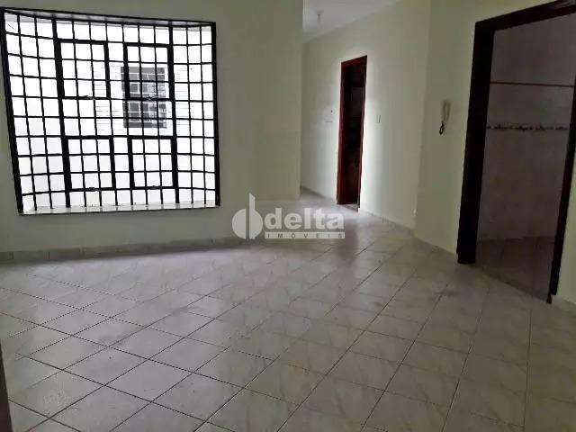 Casa comercial disponível para locação no bairro Martins em Uberlândia-MG