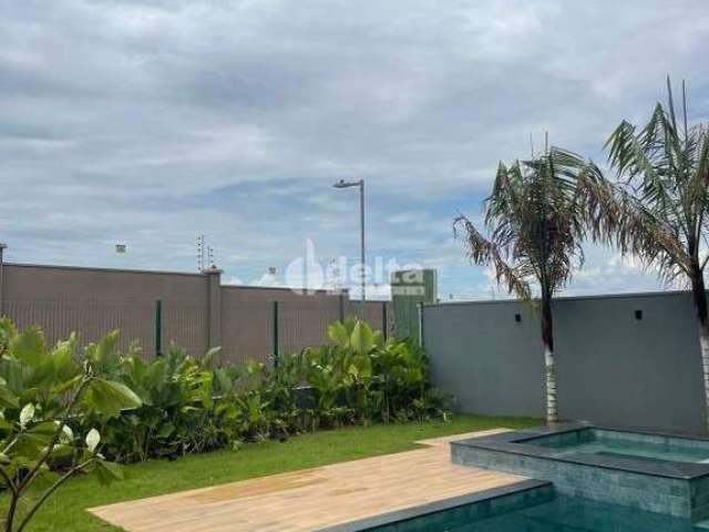 Casa em condomínio disponível para venda no bairro Gávea em Uberlândia-MG