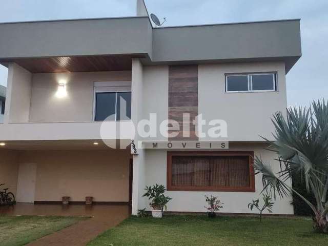 Casa em condomínio disponível para venda no bairro Granja Marileusa em Uberlândia-MG