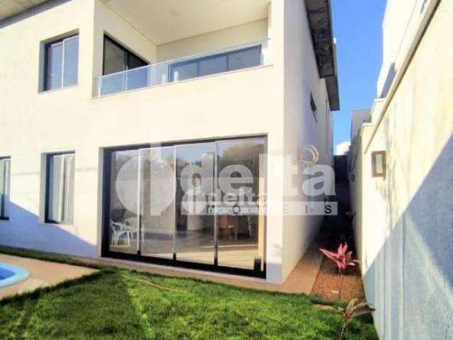 Casa em condomínio disponível para venda no bairro Shopping Park em Uberlândia-MG