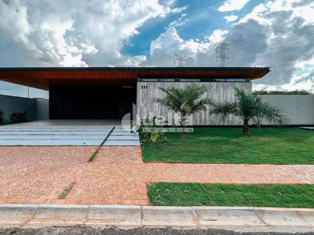 Casa em condomínio disponível para venda no bairro Jardim Karaíba em Uberlândia-MG