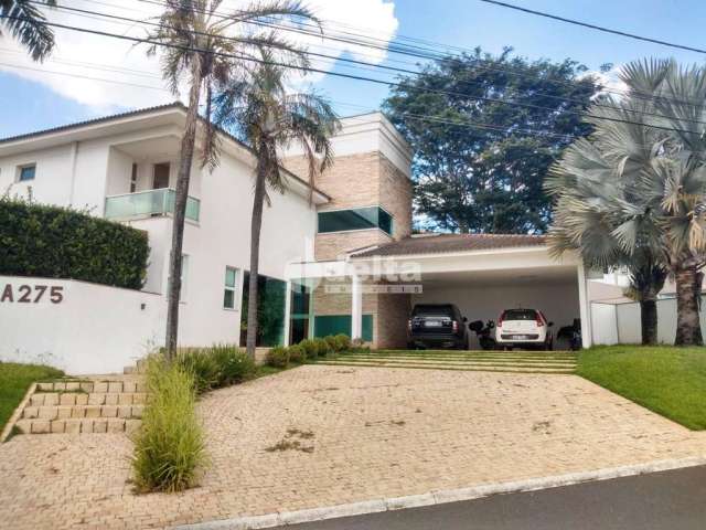 Casa em condomínio disponível para venda no bairro Nova Uberlândia em Uberlândia-MG