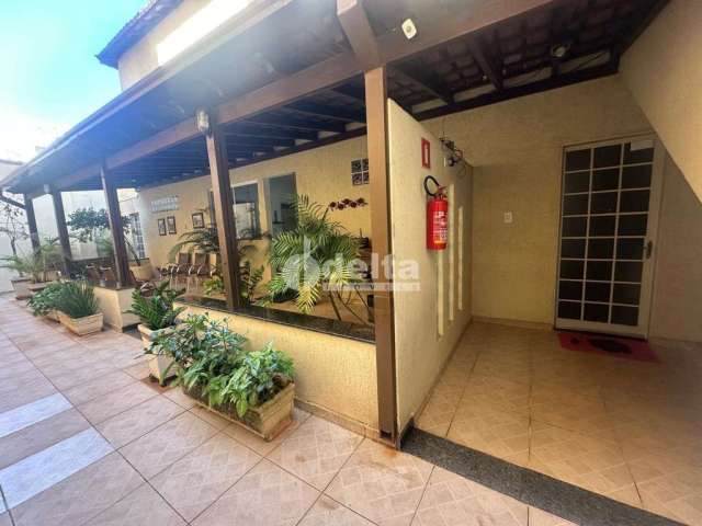 Casa Comercial disponível para locação/Venda no bairro Martins em Uberlândia-MG