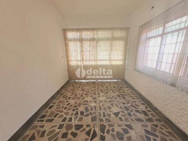 Casa residencial disponível para locação no bairro Osvaldo Rezende em Uberlândia-MG