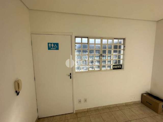 Casa comercial disponível para locação no bairro Tabajaras em Uberlândia-MG