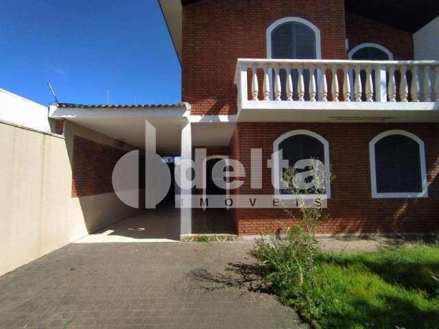 Casa residencial e comercial disponível para venda no bairro Osvaldo Resende em Uberlândia-MG