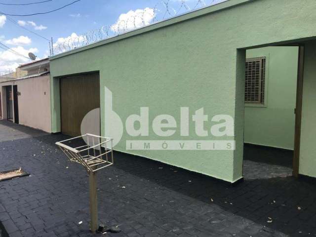 Casa residencial disponível para locação no bairro Martins em Uberlândia-MG