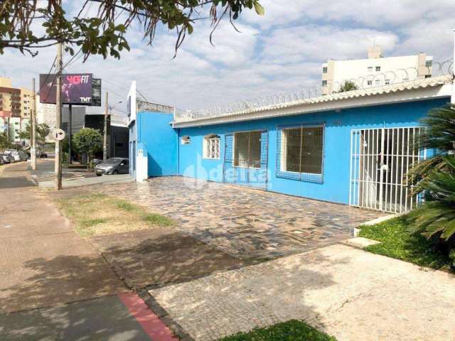 Casa comercial disponível para locação no bairro Cazeca em Uberlândia-MG