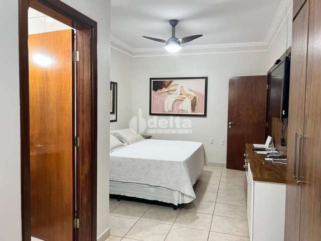 Casa residencial disponível para venda no bairro Alto Umuarama em Uberlândia-MG