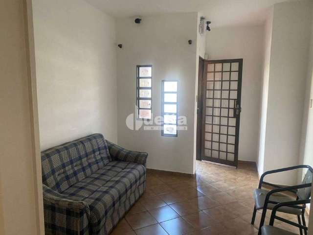 Casa residencial/comercial disponível para venda no bairro Tabajaras em Uberlândia-MG