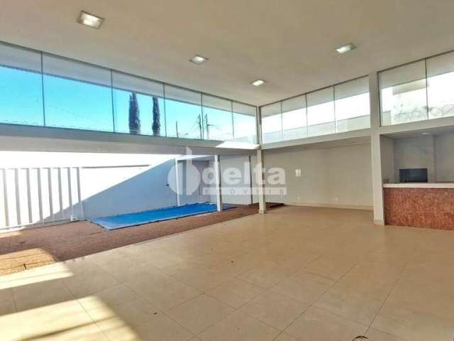 Casa residencial disponível para venda no bairro Umuarama em Uberlândia-MG