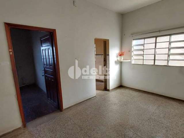 Casa residencial disponível para venda no bairro Fundinho em Uberlândia-MG