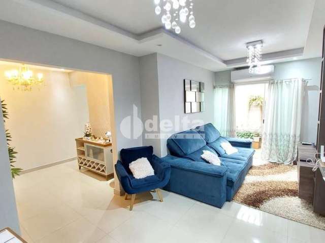 Casa residencial disponível para venda no bairro Laranjeiras em Uberlândia-MG