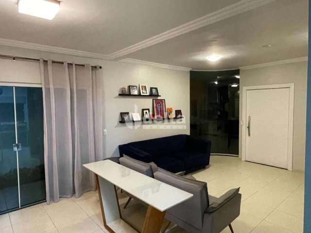 Casa residencial disponível para venda no bairro Jardim Botânico em Uberlândia-MG