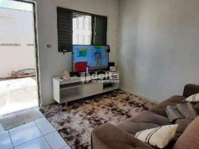 Casa residencial disponível para venda no bairro Santa Mônica em Uberlândia-MG