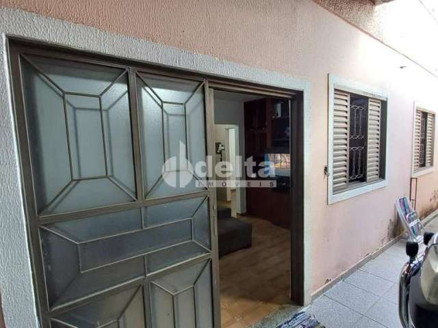 Casa residencial disponível para venda no bairro Santa Luzia em Uberlândia-MG