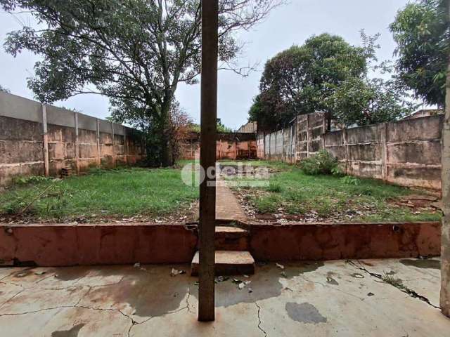 Casa residencial disponível para venda no bairro Marta Helena  em Uberlândia-MG