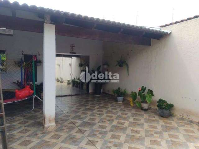 Casa residencial disponível para venda no bairro Jardim Ipanema em Uberlândia-MG