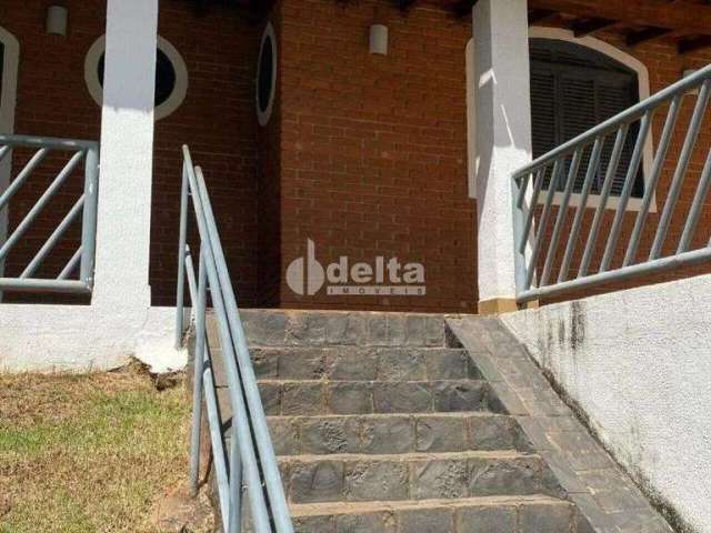 Casa residencial disponível para locação e venda no bairro Tabajaras em Uberlândia-MG