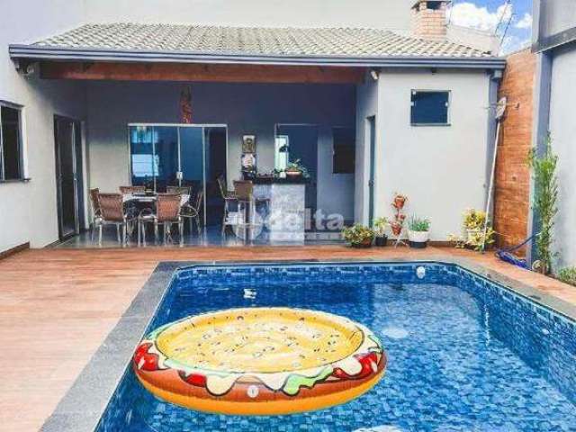 Casa residencial disponível para locação e venda no bairro Santa Mônica em Uberlândia-MG