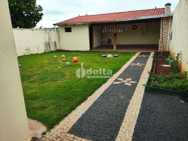 Casa disponível para venda no bairro Daniel Fonseca em Uberlândia-MG