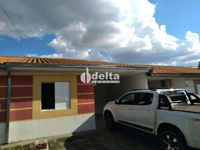 Casa em condomínio disponível para venda no bairro Aclimação em Uberlândia-MG