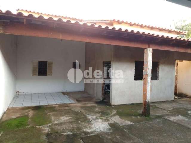 Casa residencial disponível para venda no bairro Jardim Canaã em Uberlândia-MG