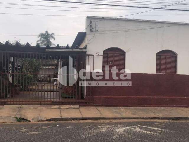 Casa residencial disponível para venda no bairro Nossa Senhora Aparecida em Uberlândia-MG