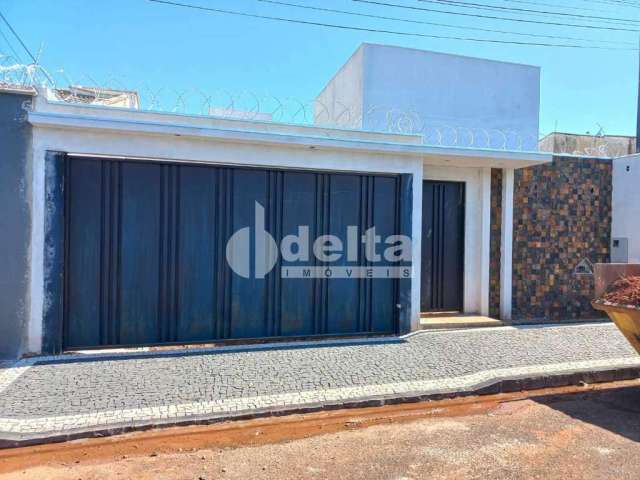 Casa residencial disponível para venda no bairro Alto Umuarama em Uberlândia-MG