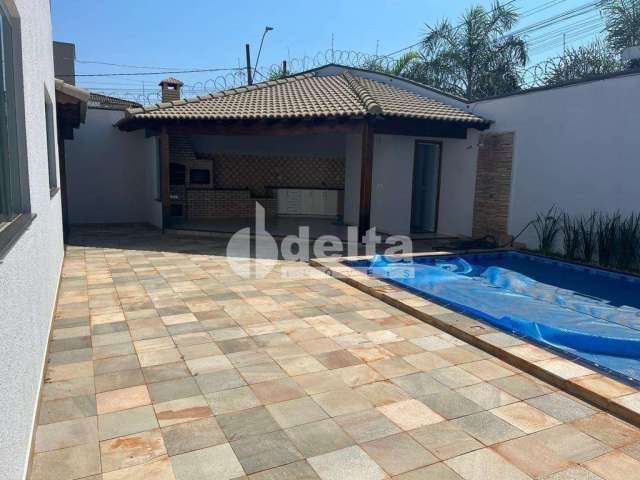 Casa residencial disponível para venda no bairro Alto Umuarama em Uberlândia-MG