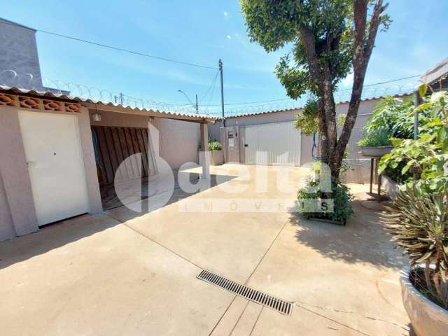 Casa residencial disponível para venda no bairro Santa Rosa em Uberlândia-MG