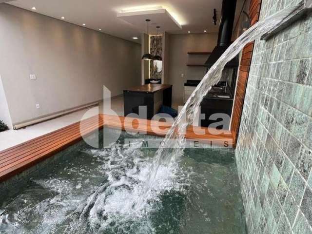 Casa Residencial disponível para venda no bairro Santa Mônica em Uberlândia-MG