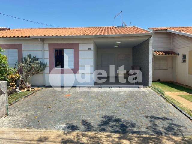 Casa em condomínio disponível para venda no bairro Jardim Califórnia em Uberlândia-MG